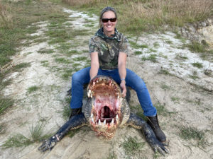 Female hunter who caught this large gator while hunting in Florida